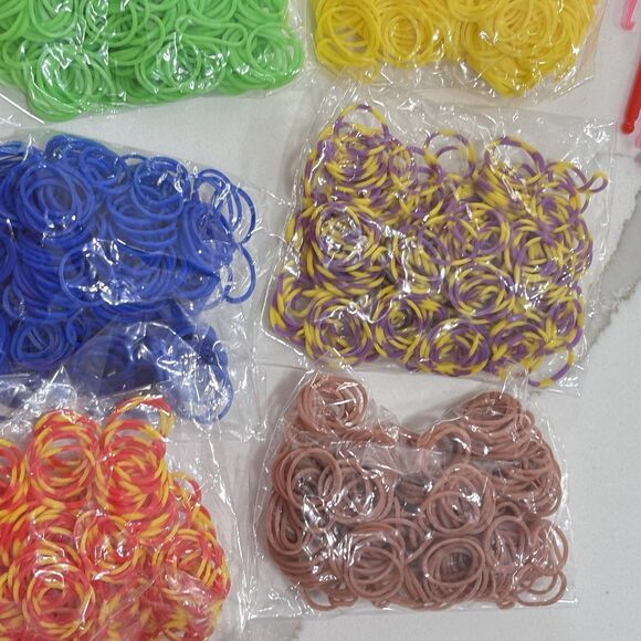 Loom Kit Rubberband 15 Packages  Red Yellow Blue multicolored 6500+ Pcs - Picture 5 of 7